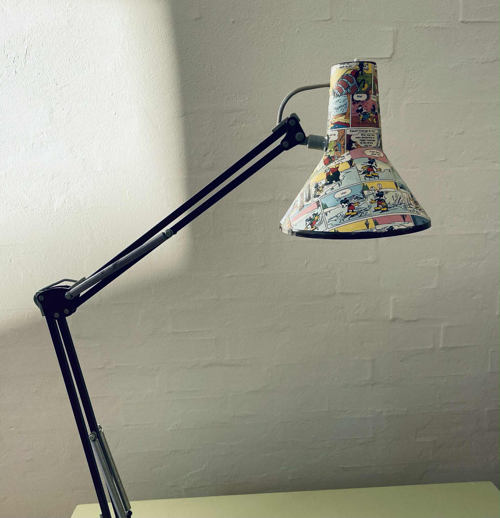 Arkitektlampe med tegneserie